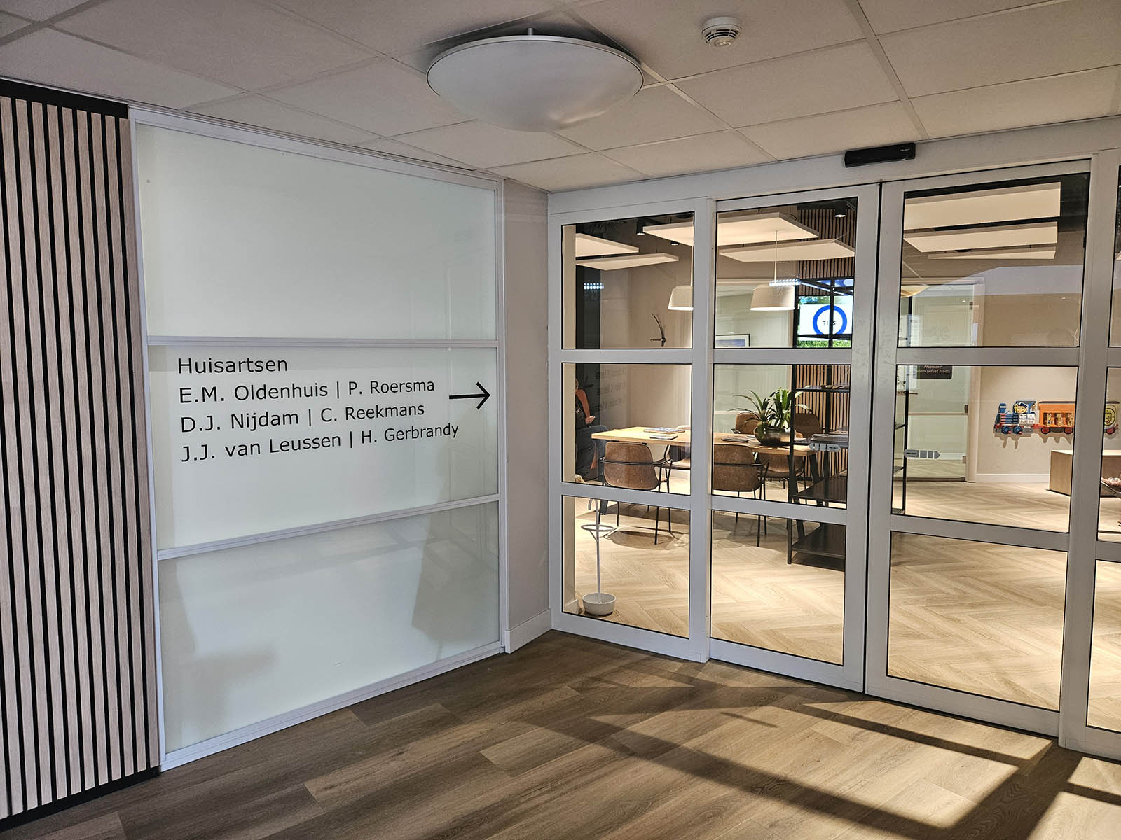 Ingang huisartsen Leussen - Hal Maturia